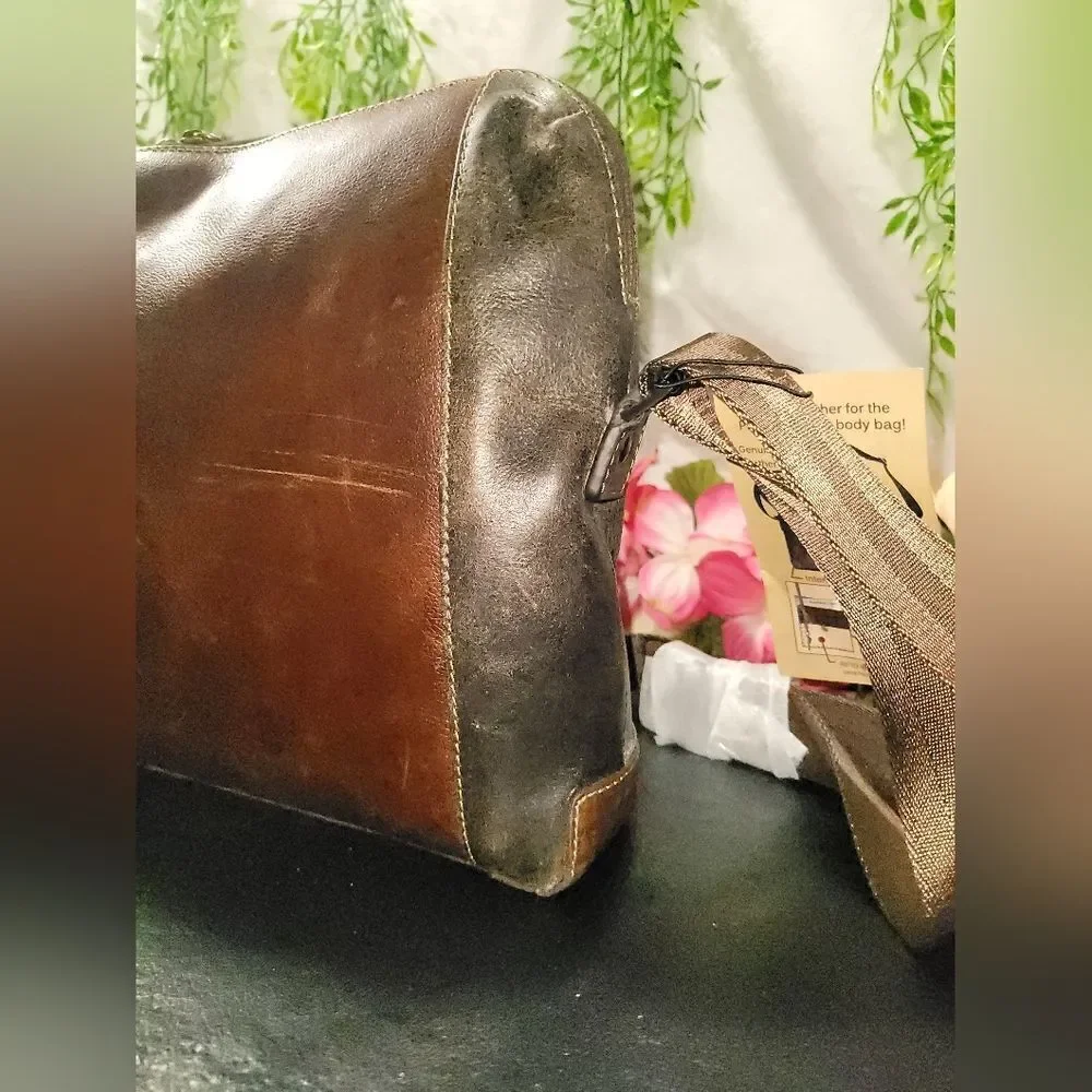 Boconi Garth Urban Messenger Bag in Conyac Full Grain Leather